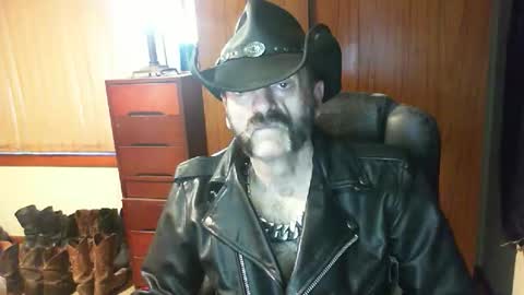Snapshot of leathergreaser chatting on May 18, 8:47 pm leathergreaser online show from May 18, 8:47 pm
