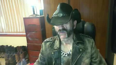 Snapshot of leathergreaser chatting on May 19, 10:27 pm leathergreaser online show from May 19, 10:27 pm
