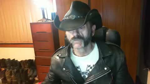Snapshot of leathergreaser chatting on May 21, 7:54 pm leathergreaser online show from May 21, 7:54 pm