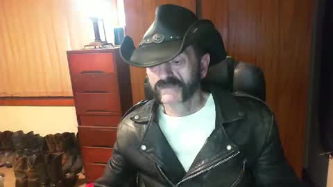 Snapshot of leathergreaser chatting on May 22, 7:41 pm leathergreaser online show from May 22, 7:41 pm