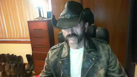 Snapshot of leathergreaser chatting on May 23, 9:19 pm leathergreaser online show from May 23, 9:19 pm