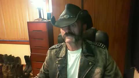 Snapshot of leathergreaser chatting on May 24, 8:47 pm leathergreaser online show from May 24, 8:47 pm