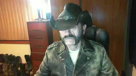 Snapshot of leathergreaser chatting on May 28, 8:28 pm leathergreaser online show from May 28, 8:28 pm