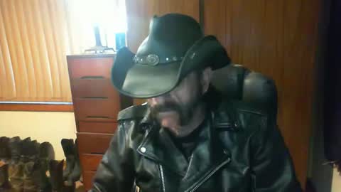 Snapshot of leathergreaser chatting on May 29, 8:51 pm leathergreaser online show from May 29, 8:51 pm