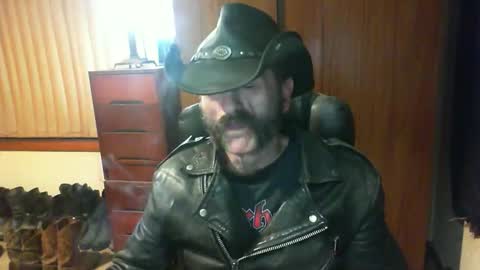 Snapshot of leathergreaser chatting on May 31, 6:31 pm leathergreaser online show from May 31, 6:31 pm