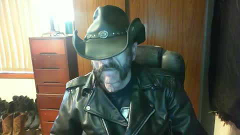 Snapshot of leathergreaser chatting on June 3, 9:42 pm leathergreaser online show from June 3, 9:42 pm