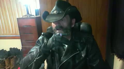 Snapshot of leathergreaser chatting on June 6, 6:51 am leathergreaser online show from June 6, 6:51 am