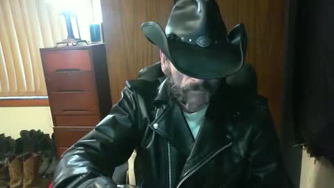 Snapshot of leathergreaser chatting on June 7, 9:07 pm leathergreaser online show from June 7, 9:07 pm