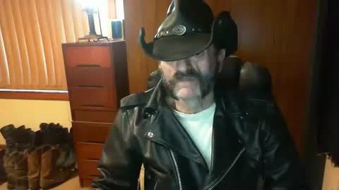 Snapshot of leathergreaser chatting on June 10, 9:35 pm leathergreaser online show from June 10, 9:35 pm