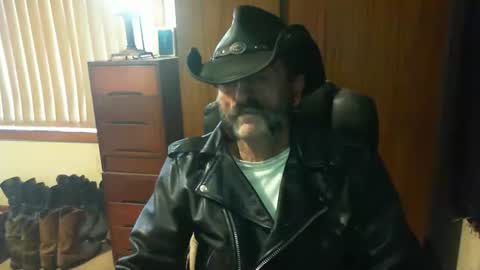 Snapshot of leathergreaser chatting on June 11, 12:32 am leathergreaser online show from June 11, 12:32 am