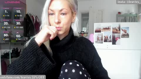 Snapshot of leavixx chatting on December 12, 11:07 am LeaVixx online show from December 12, 11:07 am