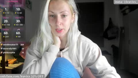 Snapshot of leavixx chatting on March 3, 9:37 pm LeaVixx online show from March 3, 9:37 pm