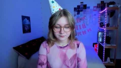 Ellie online show from December 17, 11:00 pm