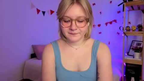 Snapshot of leazy_peasy chatting on March 15, 6:52 am Ellie online show from March 15, 6:52 am