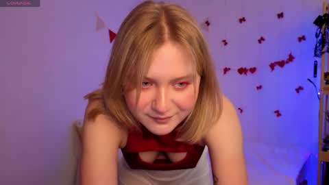 Snapshot of leazy_peasy chatting on May 27, 7:05 am Ellie online show from May 27, 7:05 am
