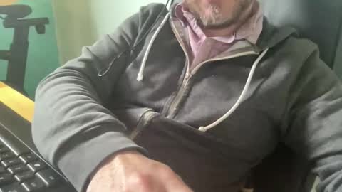 Snapshot of lee_8891 chatting on June 11, 8:23 am lee_8891 online show from June 11, 8:23 am