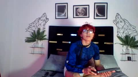 Snapshot of lee_roses chatting on June 8, 7:25 pm leeh online show from June 8, 7:25 pm