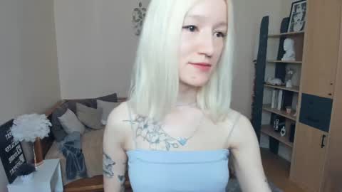 Snapshot of leeannabranaugh chatting on June 19, 8:07 am Jenny online show from June 19, 8:07 am