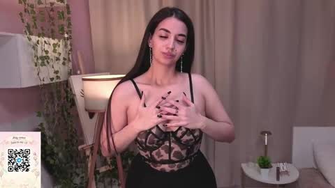 Snapshot of leeannepizzini chatting on May 12, 7:11 pm Jasmine online show from May 12, 7:11 pm