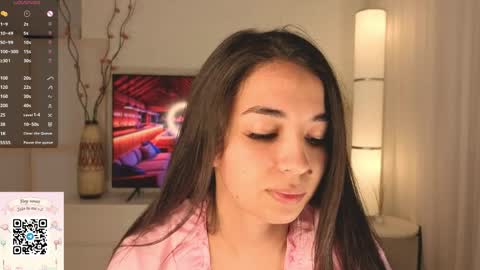 Snapshot of leeannepizzini chatting on June 2, 7:05 pm Jasmine online show from June 2, 7:05 pm