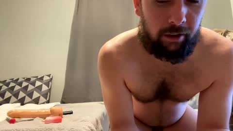 Snapshot of leearonn12 chatting on March 1, 10:13 am leearonn12 online show from March 1, 10:13 am