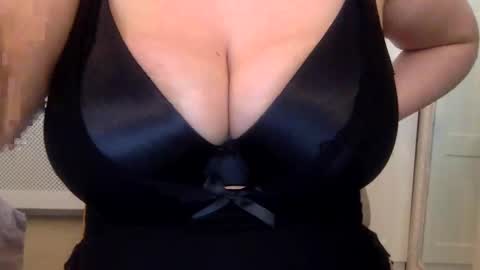 Leela Mae online show from January 22, 3:07 pm