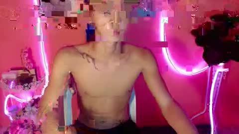 leemoreno18 online show from September 19, 3:30 am