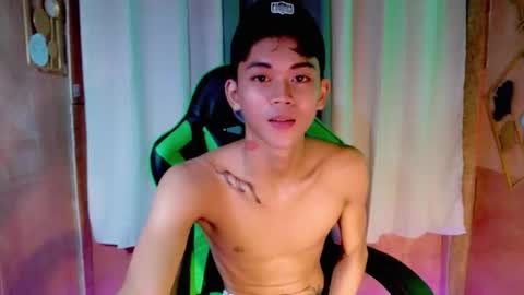 Snapshot of leemoreno18 chatting on October 24, 10:11 am leemoreno18 online show from October 24, 10:11 am