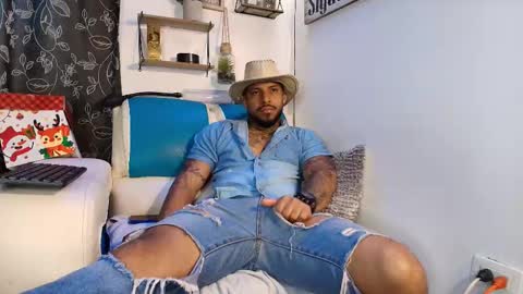 Snapshot of leenar_key chatting on October 11, 5:00 pm leenar_key online show from October 11, 5:00 pm