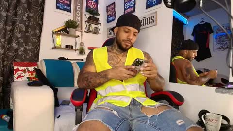 Snapshot of leenar_key chatting on October 27, 3:38 pm leenar_key online show from October 27, 3:38 pm