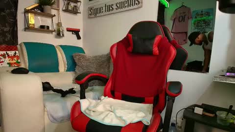 Snapshot of leenar_key chatting on November 21, 2:27 pm leenar_key online show from November 21, 2:27 pm