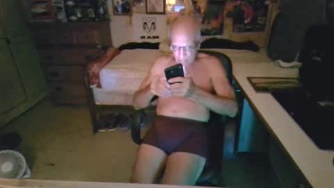 Snapshot of leezamm1132 chatting on May 5, 2:52 am leezamm1132 online show from May 5, 2:52 am