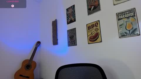 Snapshot of legolas_15 chatting on February 24, 11:52 am Alejandro online show from February 24, 11:52 am