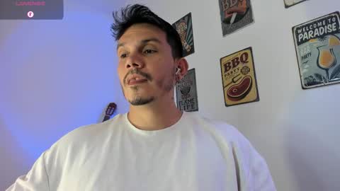 Snapshot of legolas_15 chatting on March 5, 11:56 pm Alejandro online show from March 5, 11:56 pm