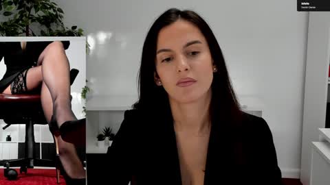 Elle  online show from October 21, 6:03 am