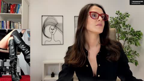 Elle  online show from December 20, 9:16 am