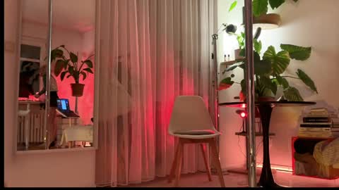 legsylegsinton online show from April 28, 8:25 pm