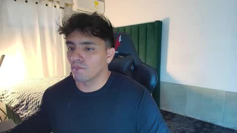  Lei  online show from November 29, 6:44 pm