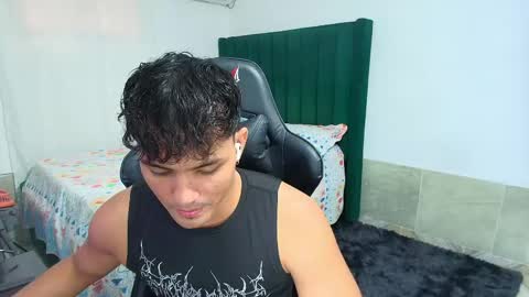  Lei  online show from April 22, 8:10 pm