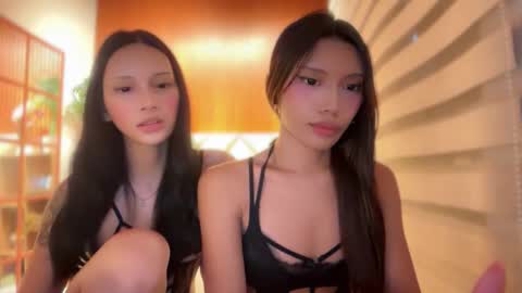 Snapshot of leiah_goddessx chatting on February 26, 6:01 am Leiah online show from February 26, 6:01 am