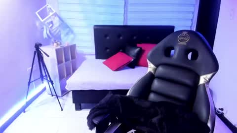 leidy online show from December 9, 1:13 pm