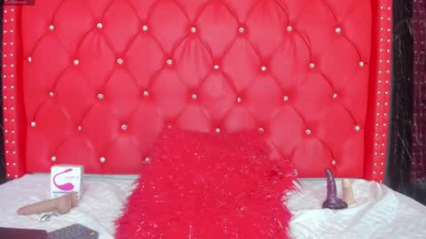 LEIGH ANGELS online show from December 14, 8:08 pm