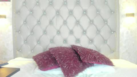 LEIGH ANGELS online show from December 19, 11:03 pm
