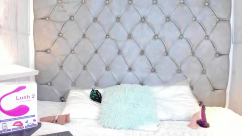 LEIGH ANGELS online show from December 31, 4:16 am