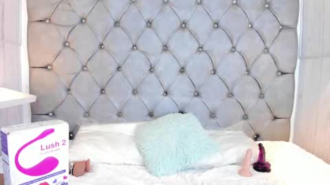 LEIGH ANGELS online show from December 31, 6:35 pm