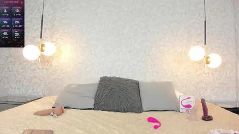 Snapshot of leigh_angels chatting on March 14, 9:53 pm LEIGH ANGELS online show from March 14, 9:53 pm