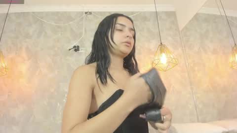 Snapshot of leigh_angels chatting on May 4, 9:11 pm LEIGH ANGELS online show from May 4, 9:11 pm
