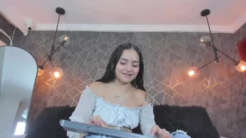 Snapshot of leigh_angels chatting on June 3, 10:15 pm LEIGH ANGELS online show from June 3, 10:15 pm