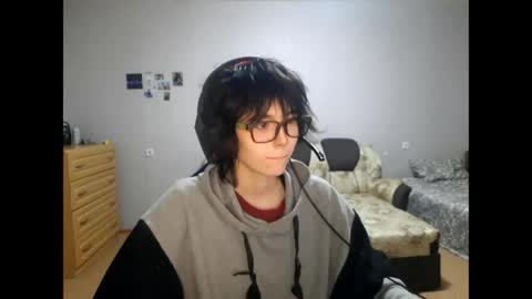 Snapshot of leigharedcross chatting on April 14, 9:21 pm Viola online show from April 14, 9:21 pm