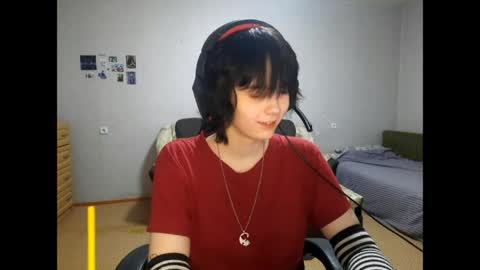 Snapshot of leigharedcross chatting on April 15, 9:48 pm Viola online show from April 15, 9:48 pm